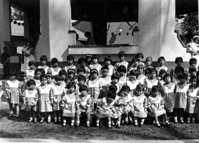 Grupo de niñas de la Casa Cuna, retrato