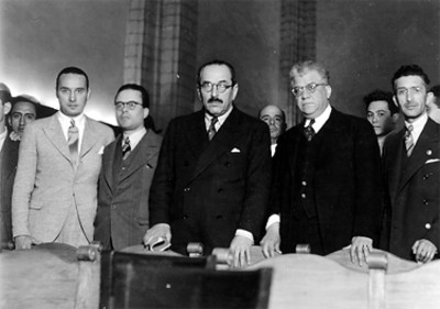 Enrique Hernández Alvarez y funcionarios, retrato