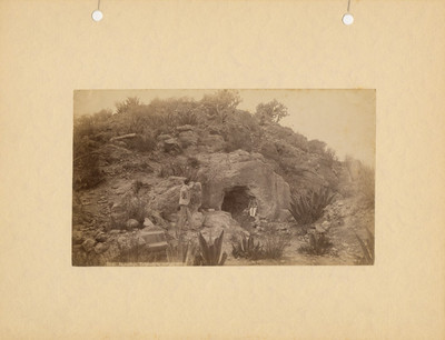 Excavaciones sobre las ruinas de Texcoco. "5641. Tezcocingo. Excavations and old ruins" [sic]