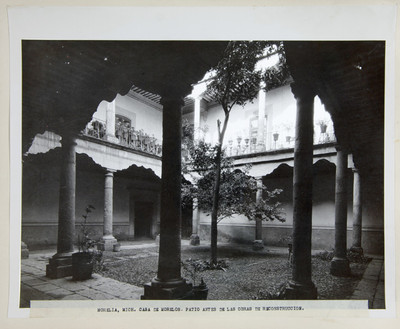 Casa de Morelos. Patio antes de las obras de reconstrucción