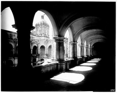 Claustro del Convento de Santo Domingo, vista parcial