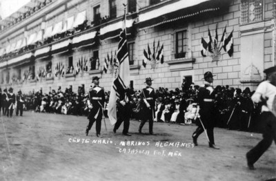Vista del desfile del Centenario de la Independencia