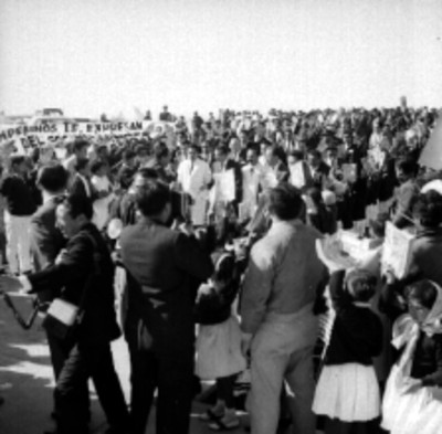Bailarines durante su presentación en la inauguración de la Unidad Independencia