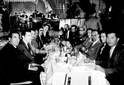 Ejecutivo de la General Electric en una cena