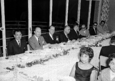 Empresarios en una casa en el Club Italiano