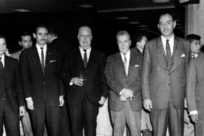 Banqueros y empleados en la posada organizada por el Banco Nacional de México, retrato de grupo
