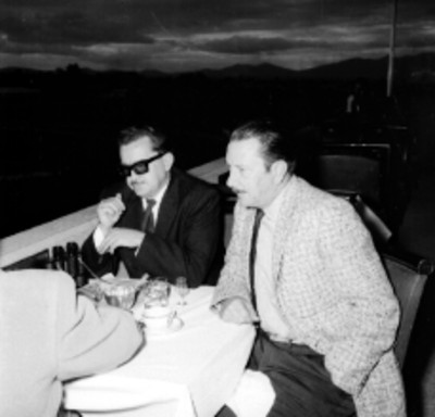 Fernando Díaz Lombardo en un restaurante en una terraza
