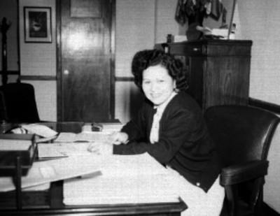 Juanita Guerra, publicista trabajando en su oficina