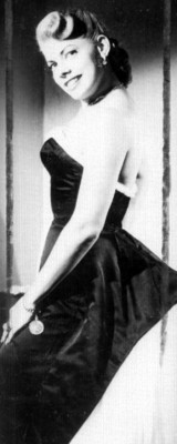 Actriz con vestido elegante, retrato