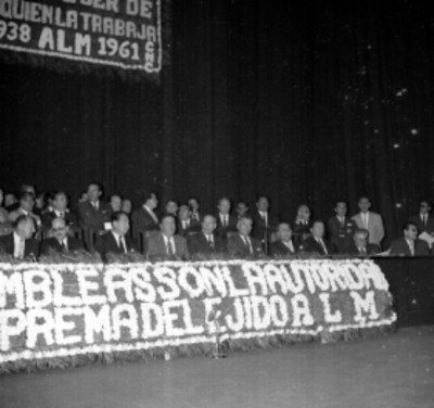 Julián Rodríguez Adame, Alfredo del Mazo, Jaime Torres Bodet y funcionarios en estado, durante el Aniversario de la C.N.C.