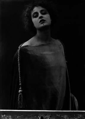 Pina Menichelli, artista italiana, retrato