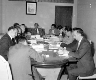 Salomón González Blanco en reunión con representantes de Mexicana de Aviación