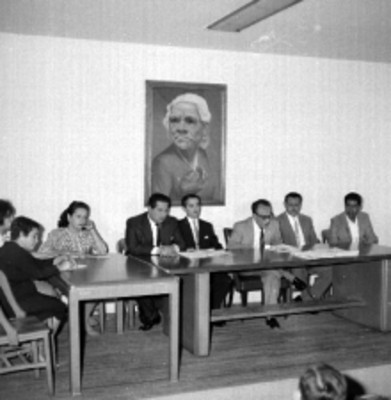 Dirigentes en la sección plenaria del sindicato de trabajadores de fibras de algodón
