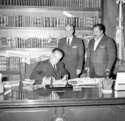 Salomón González Blanco preside la firma del contrato colectivo entre electricistas y empresarios