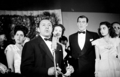Alfonso Corona del Rosal haciendo uso de la palabra, durante la coronación de María Félix como Reina de la Primavera