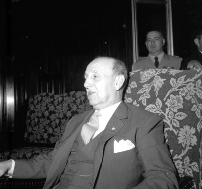 Manuel Peredo en una sala, Presidente del Peru
