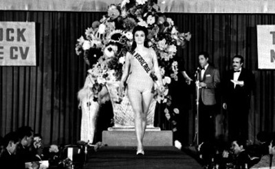 Representante de Veracruz modela traje de baño