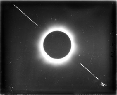 Eclipse anular de sol, corona solar
