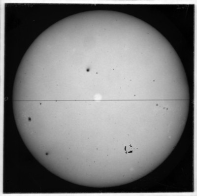 La luna a "2h 45 m del VII-22-906"