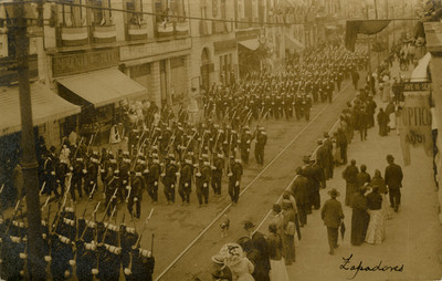 Desfile de Zapadores por la Avenida 16 de septiembre, tarjeta postal