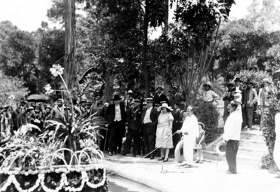 El presidente Álvaro Obregón en la feria de las flores en San Ángel