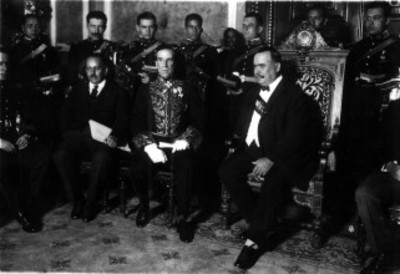 Álvaro Obregón acompañado del Ministro de Argentina, retrato de grupo
