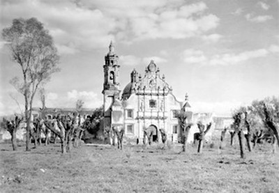 Vista de iglesia en un sitio rural
