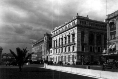 Edificio de Correos y Banco de México, fachadas