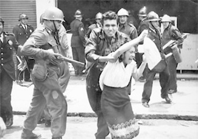 Mujer del magisterio es detenida por la fuerza pública y militar