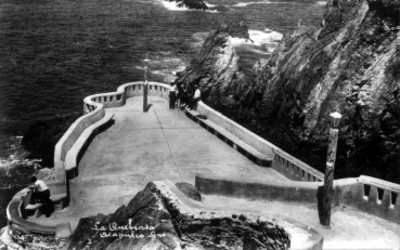 Tarjeta postal con vista del mirador en "La Quebrada"