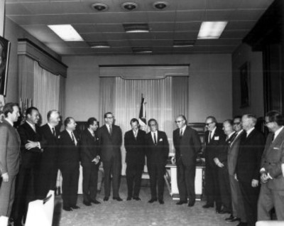 El presidente Día Ordaz recibe en su despacho de los Pinos a los Dirigentes de la Asociación Mexicana de Instituciones de Seguros