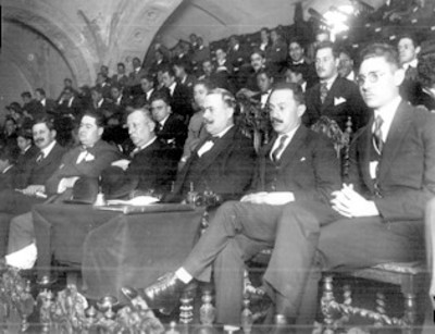 Francisco I. Madero acompañado de comitiva llega a Chapultepec