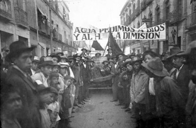 Habitantes de Guanajuato piden agua durante una manifestación