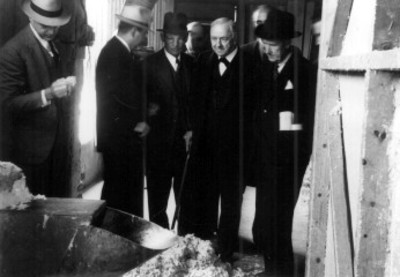 Josephus Daniels y funcionarios recorren industria textil