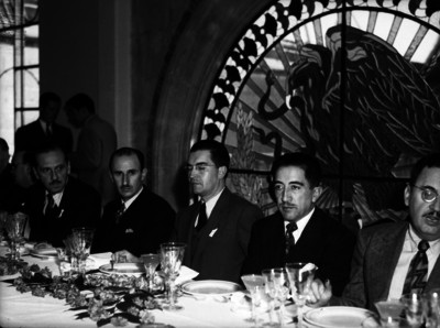 Adolfo Oribe de Alba, ingeniero y secretario de Hacienda, durante un banquete