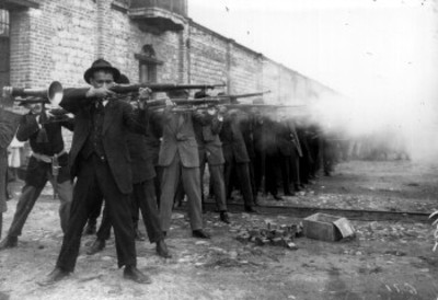 Volutarios practicando para combatir durante la intervención norteamericana
