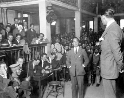 Integrantes de la "Familia de Casasus" durante un juicio público en los juzgados penales en el Palacio de Justicia de Belén