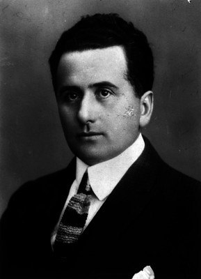 Alfonso Ortiz Tirado, médico y cantante de opera, retrato