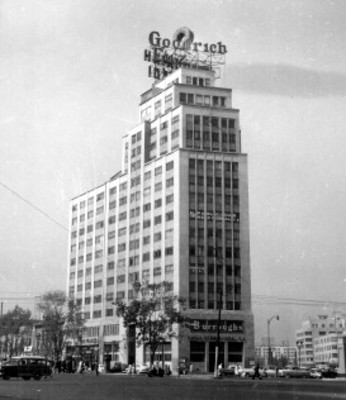 Edificio Corcuera en la entrada de Paseo de la Reforma
