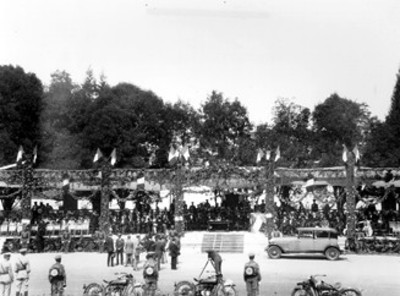 Ceremonia efectuada en la Columna de la Independencia