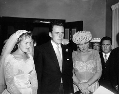 Novios durante boda civil