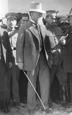 Venustiano Carranza y comitiva presiden ceremonia