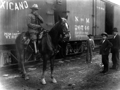 Higinio Aguilar antes de embarcarse rumbo a la huasteca