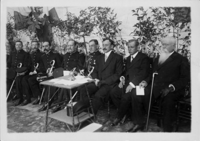 Funcionarios y militares presiden ceremonia