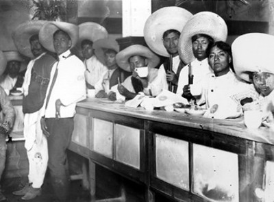 Zapatistas toman café en Sanborns