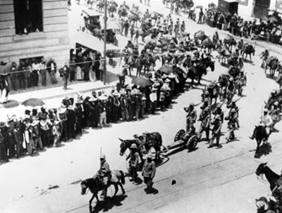 Ejercito revolucionario al momento de entrar a la ciudad de México