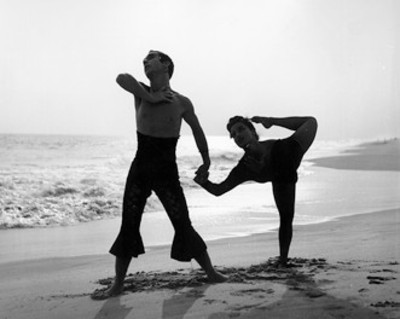 Pareja interpreta baile flamenco