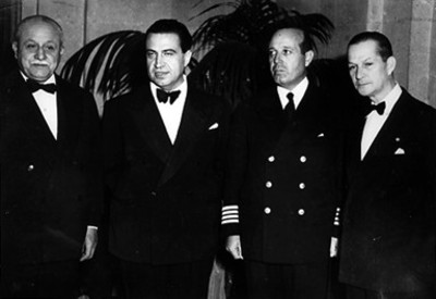 Jaime Torres Bodet y funcionarios, retrato de grupo