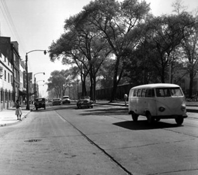Automóviles transitan por la "Avenida chapultepec"