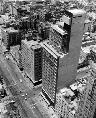 Edificio público en la avenida "San Juan de Letrán" y alrededores